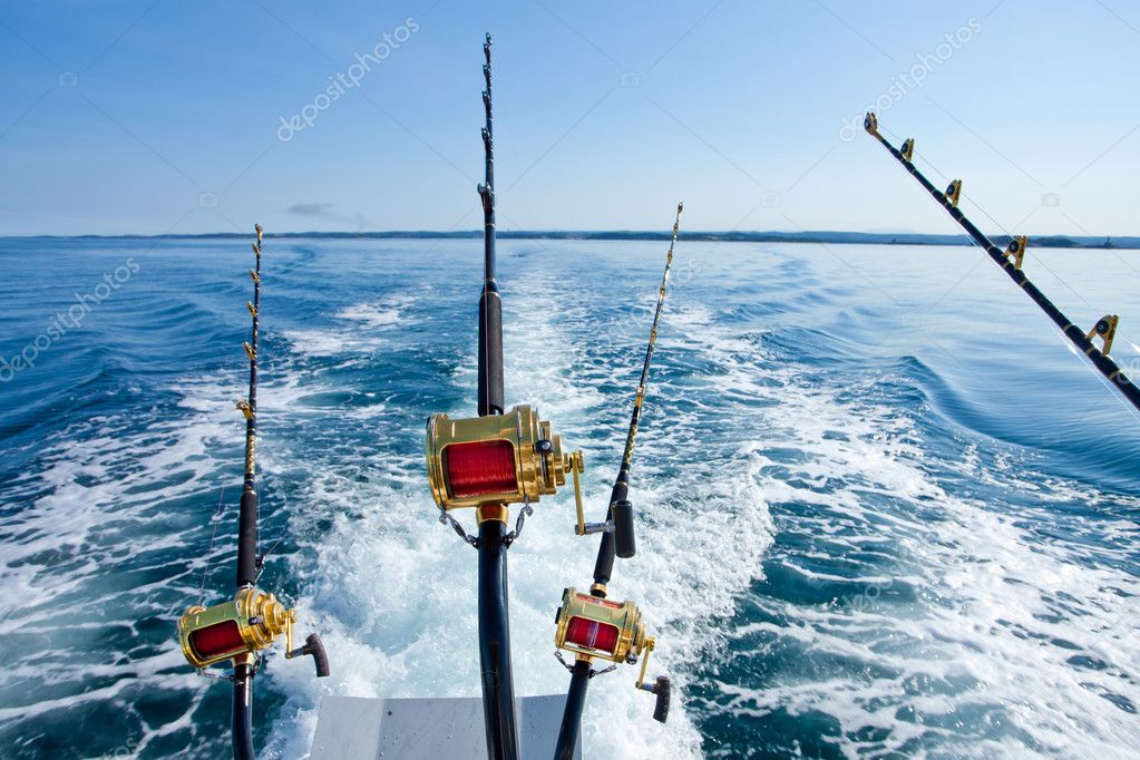 Angler auf Boot während einer Halbtagestour zum Angeln im Roten Meer bei Hurghada
